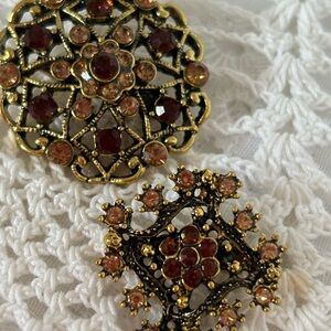 Elegant Gold and brown Brooch Set